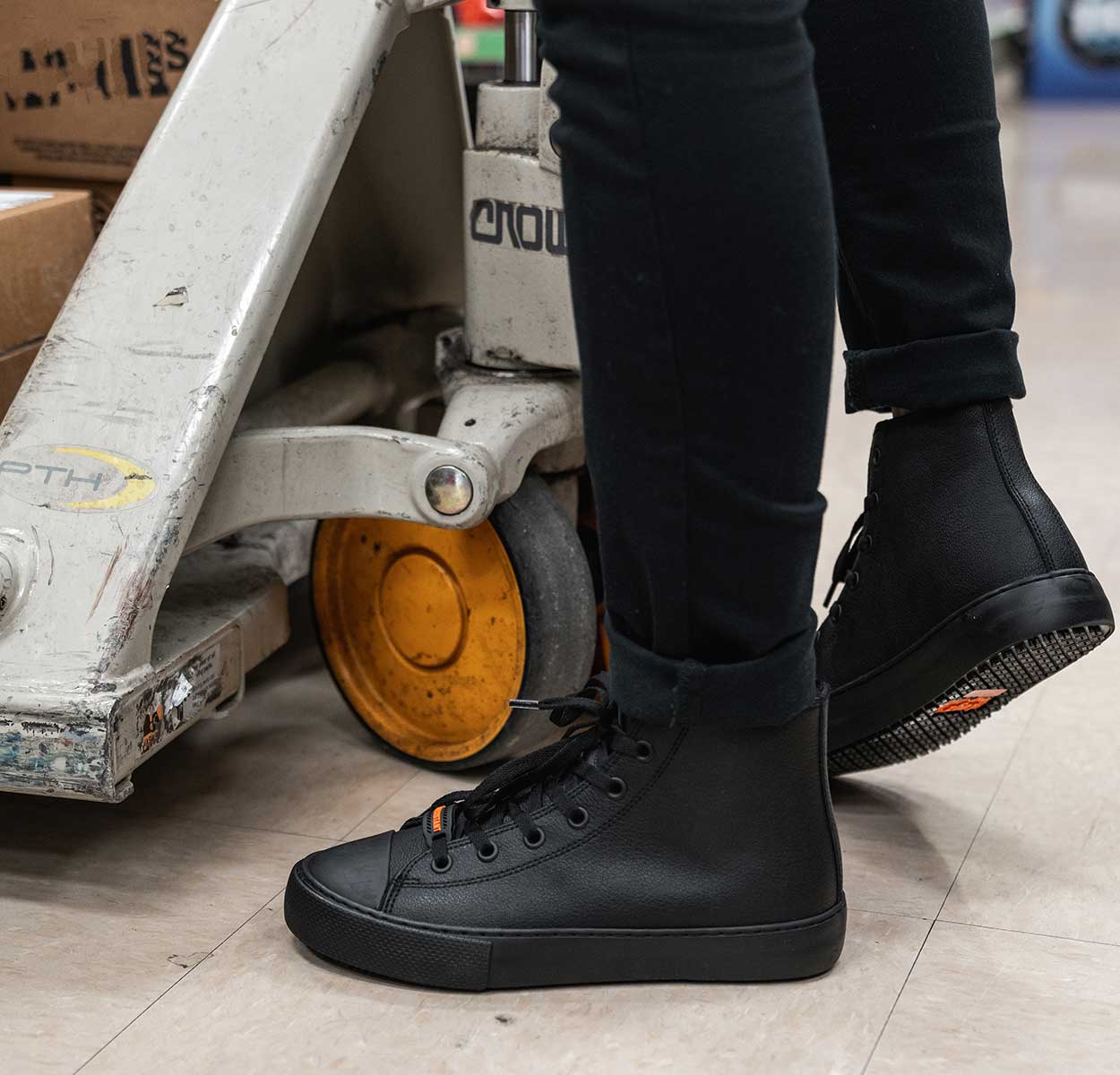 Women's Stagger Hi Slip Resistant Sneaker - Image 6